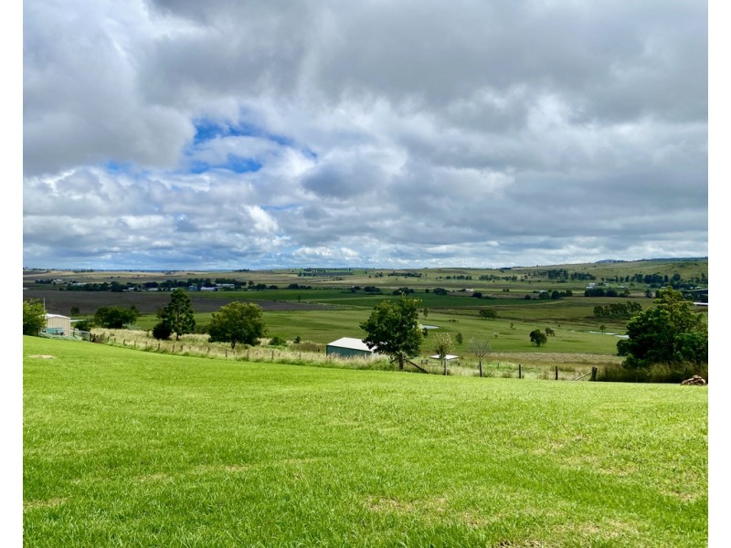 24 Poinsettia Street, Killarney QLD 4373