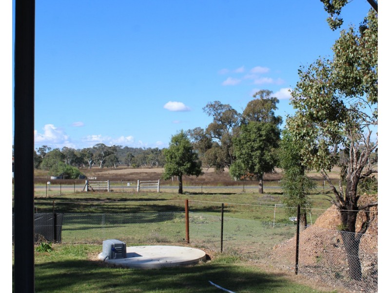 2746 Leyburn Cunningham Rd, Pratten QLD 4370