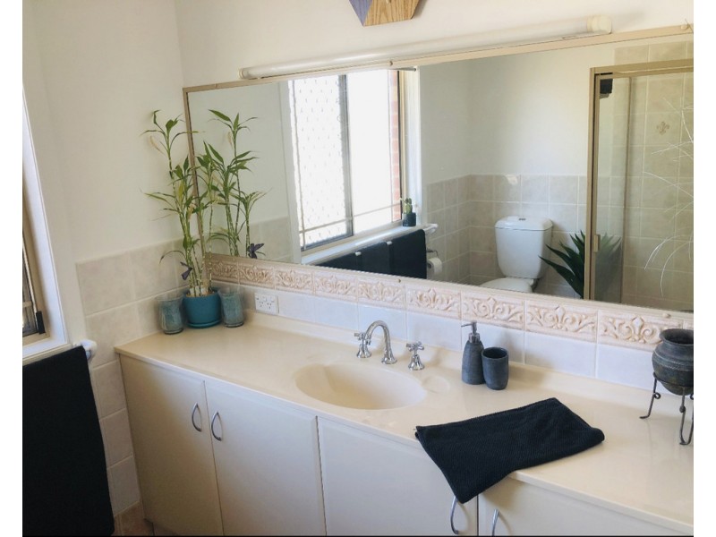 2/217 Pratten Street, Warwick QLD 4370