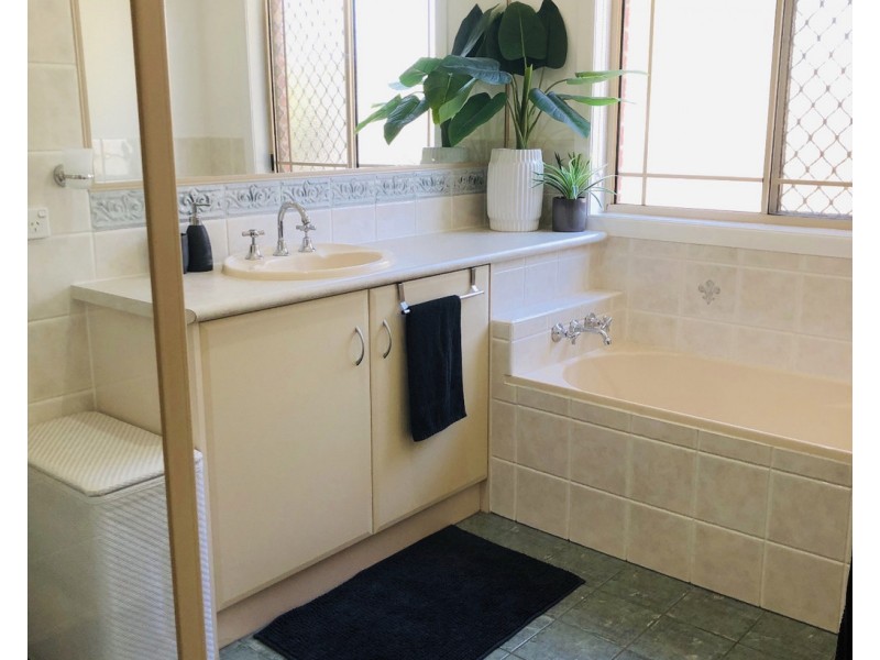 2/217 Pratten Street, Warwick QLD 4370