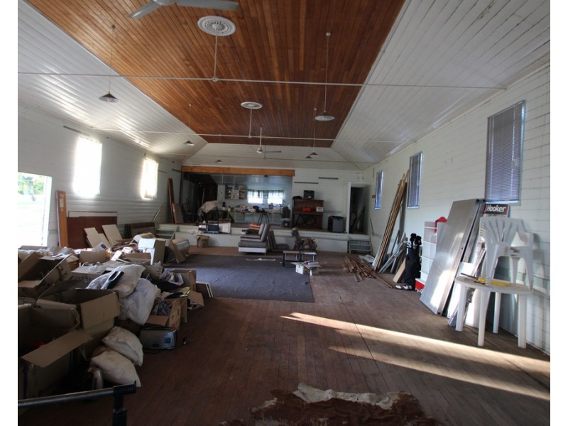 26 King St, Yangan QLD 4371