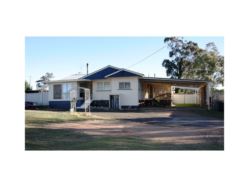 121 Wallace St, Warwick QLD 4370