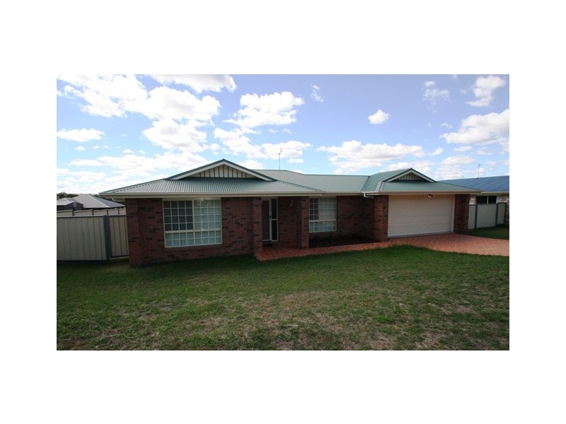 137 Ogilvie Road, Warwick QLD 4370