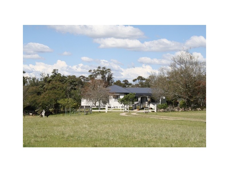 135 Ridge Rd, The Summit QLD 4377