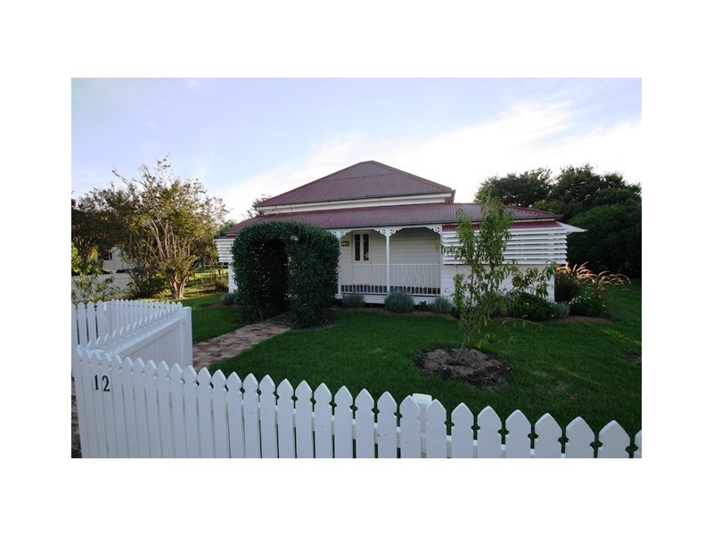 12 William Street, Allora QLD 4362