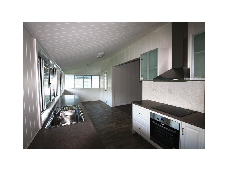 12 William Street, Allora QLD 4362