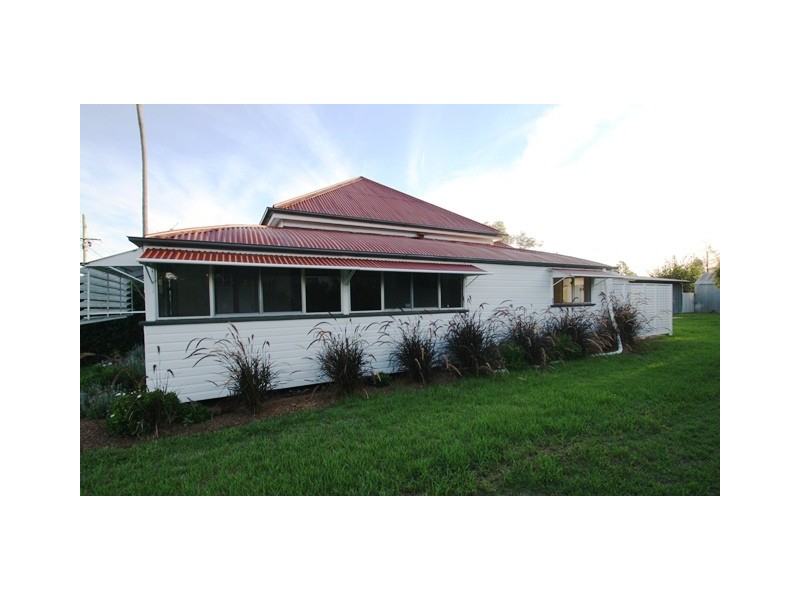 12 William Street, Allora QLD 4362
