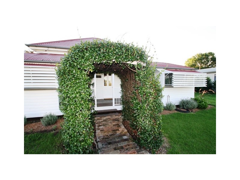 12 William Street, Allora QLD 4362