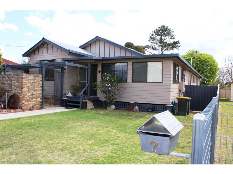 7 Myrtle Avenue, Warwick QLD 4370