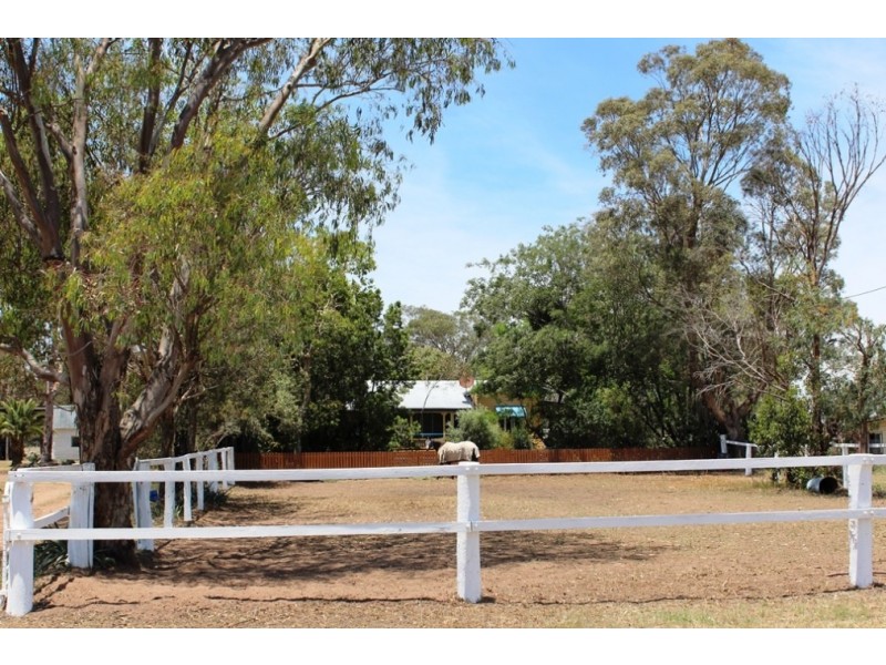 98 Willi St, Rosenthal Heights QLD 4370