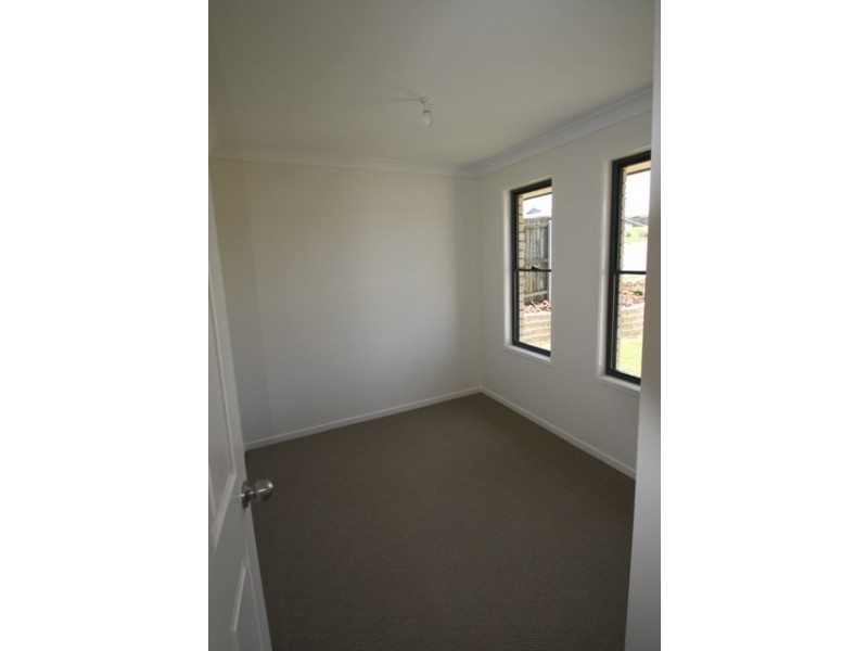 Unit 2 / 26 Capital Drive, Rosenthal Heights QLD 4370