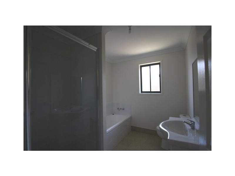 Unit 2 / 26 Capital Drive, Rosenthal Heights QLD 4370