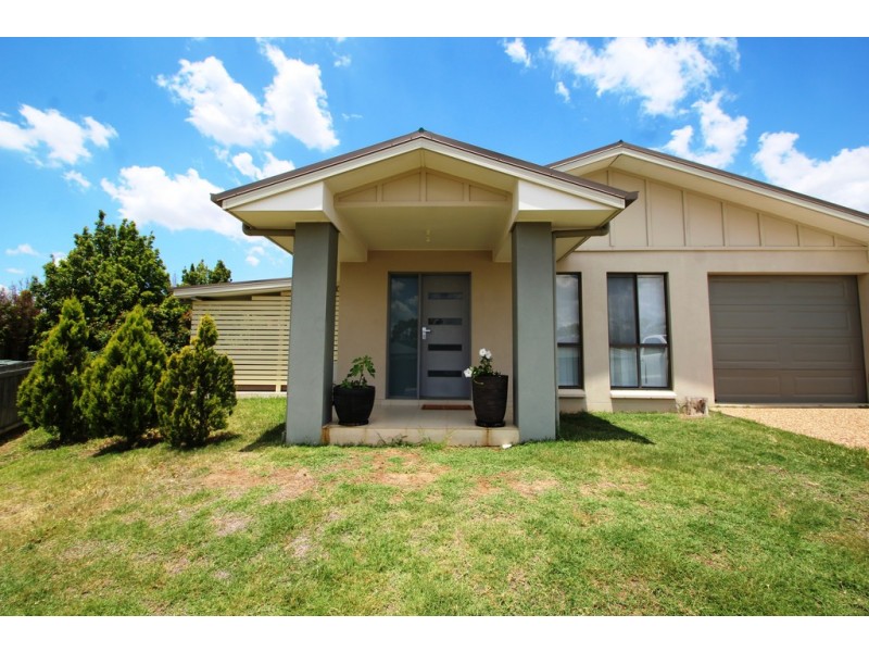 8 Rose Lea Court, Warwick QLD 4370