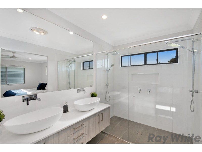 13a Hawthorne Street, Woody Point QLD 4019