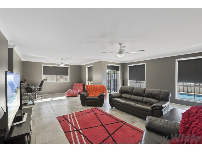 2 Courtney Street East, Rothwell QLD 4022