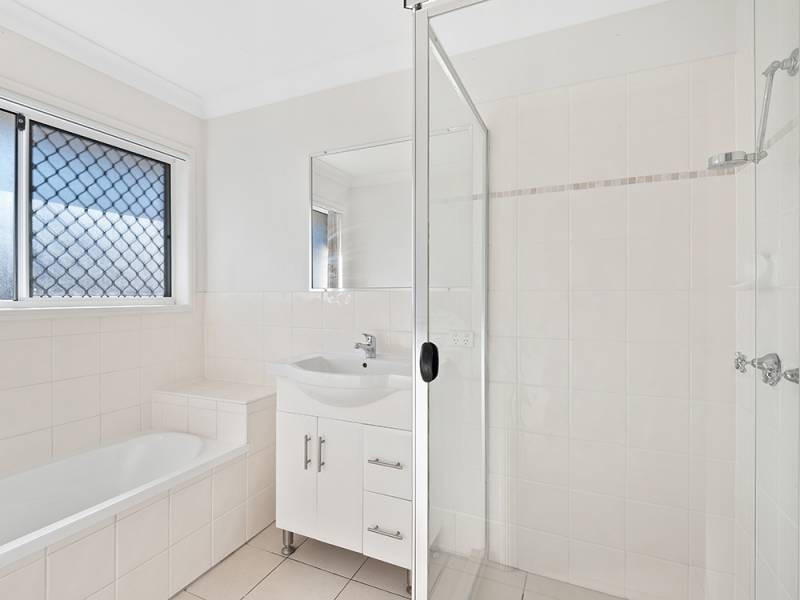 11 Olivine Court, Rothwell QLD 4022