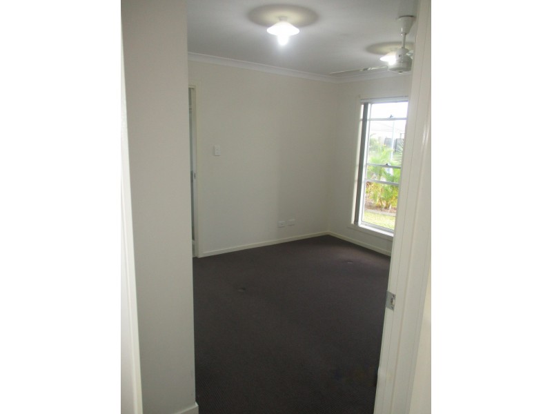 16 Broadleaf  Place, Ningi QLD 4511