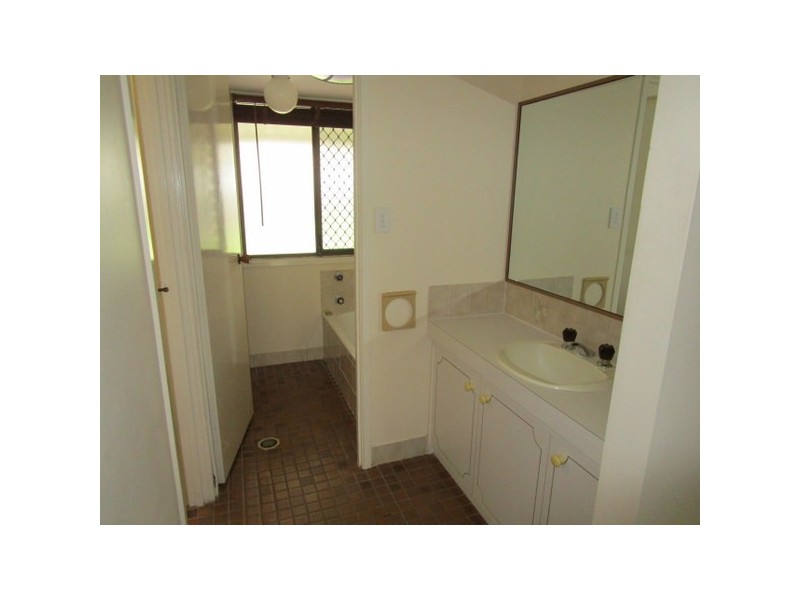 12 Lindsay Street, Rothwell QLD 4022