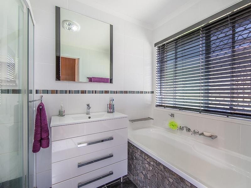 4 Rochelle Place, Deception Bay QLD 4508