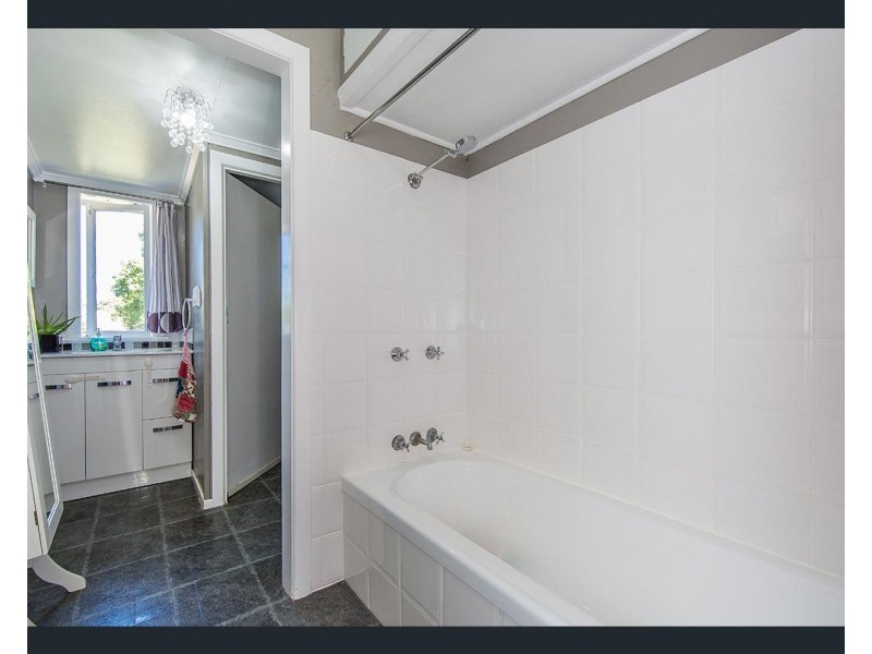 77 Albert Street, Margate QLD 4019