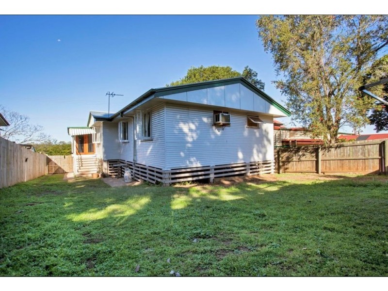 1094 Anzac Avenue, Petrie QLD 4502