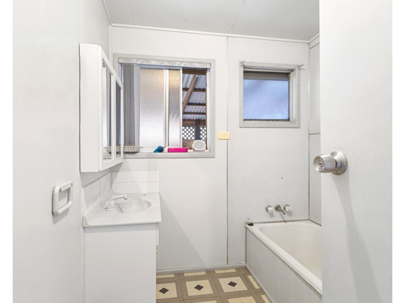 49 Esplanade, Deception Bay QLD 4508