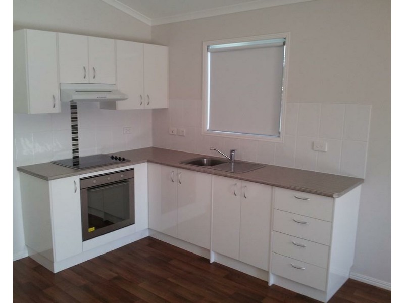 8 Robin Road, Longreach QLD 4730