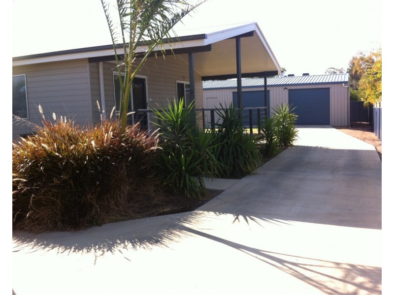 8 Robin Road, Longreach QLD 4730
