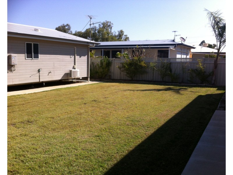 8 Robin Road, Longreach QLD 4730
