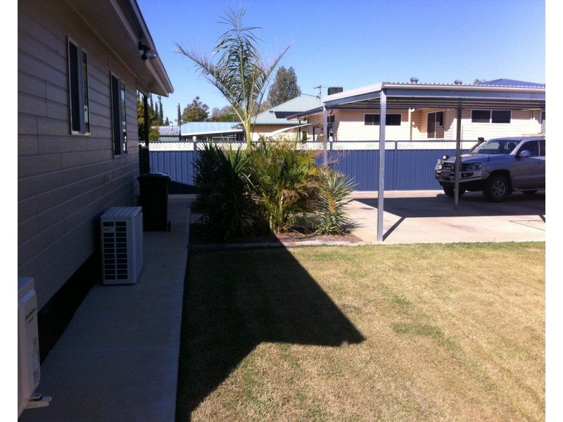 8 Robin Road, Longreach QLD 4730