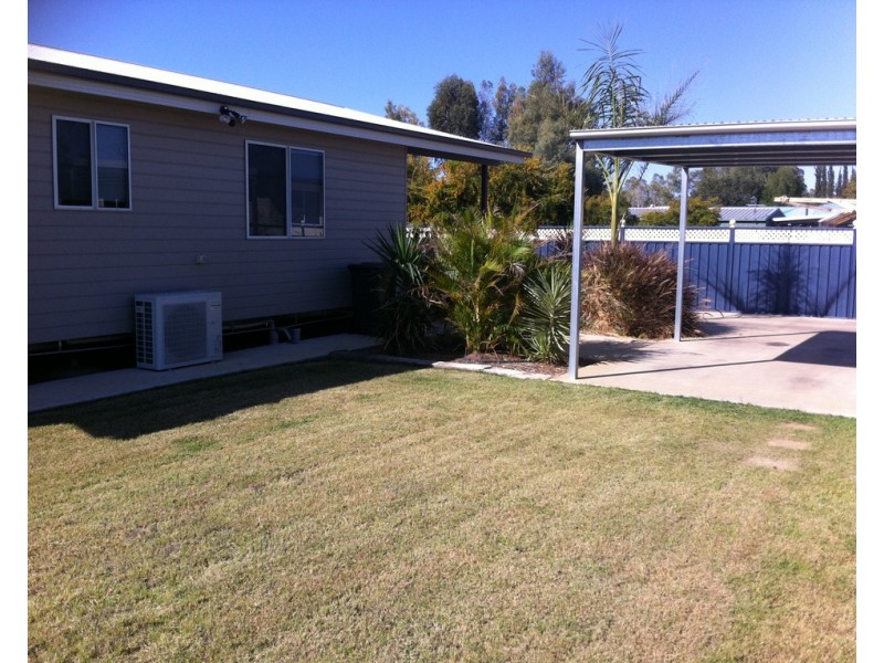 8 Robin Road, Longreach QLD 4730