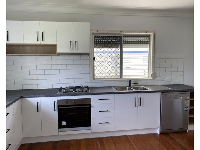 11 Sandown St, Brighton QLD 4017