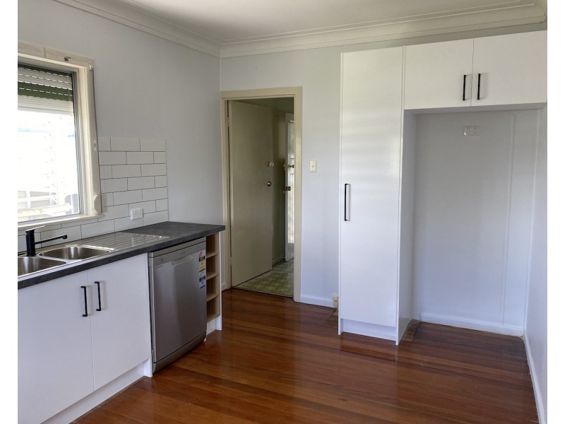 11 Sandown St, Brighton QLD 4017