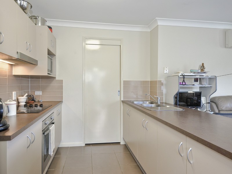 2/6 Eugenia Avenue, Rothwell QLD 4022