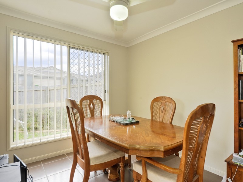 2/6 Eugenia Avenue, Rothwell QLD 4022