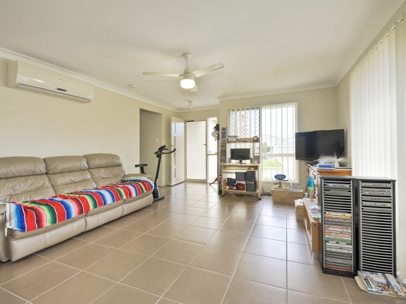2/6 Eugenia Avenue, Rothwell QLD 4022