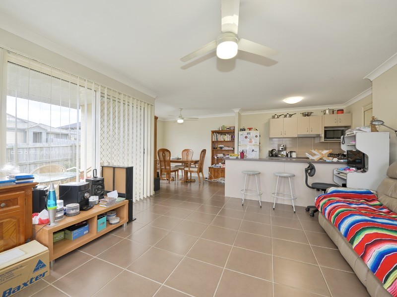 2/6 Eugenia Avenue, Rothwell QLD 4022