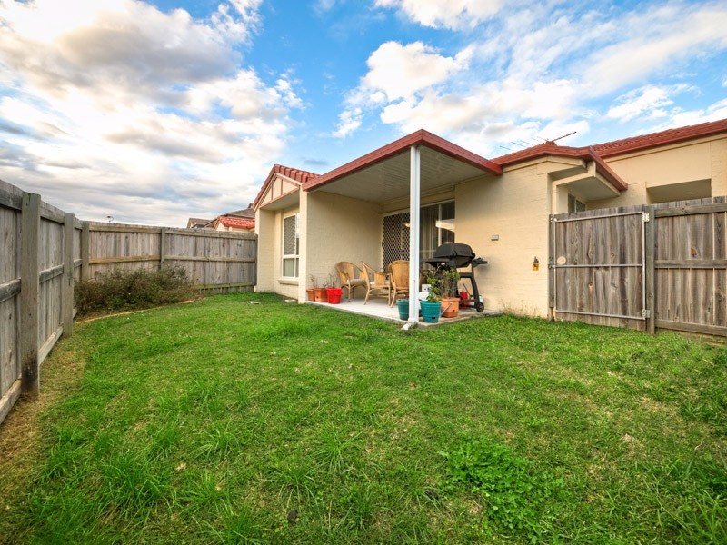 2/6 Eugenia Avenue, Rothwell QLD 4022