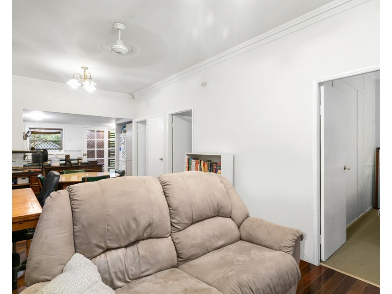 17 Short Street, Woody Point QLD 4019