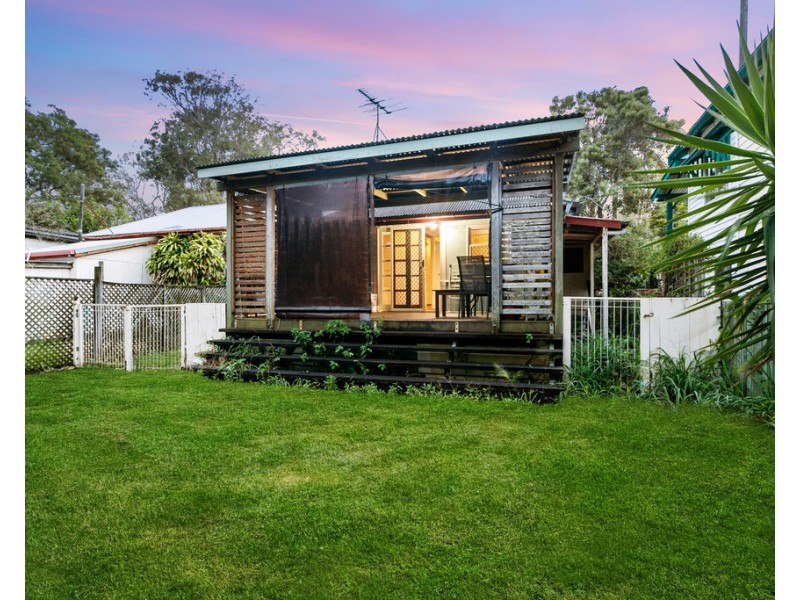 17 Short Street, Woody Point QLD 4019