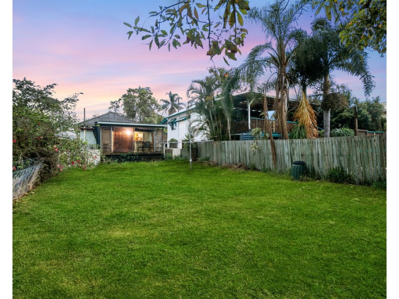 17 Short Street, Woody Point QLD 4019