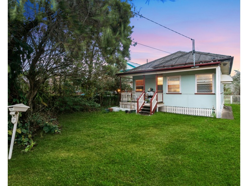 17 Short Street, Woody Point QLD 4019