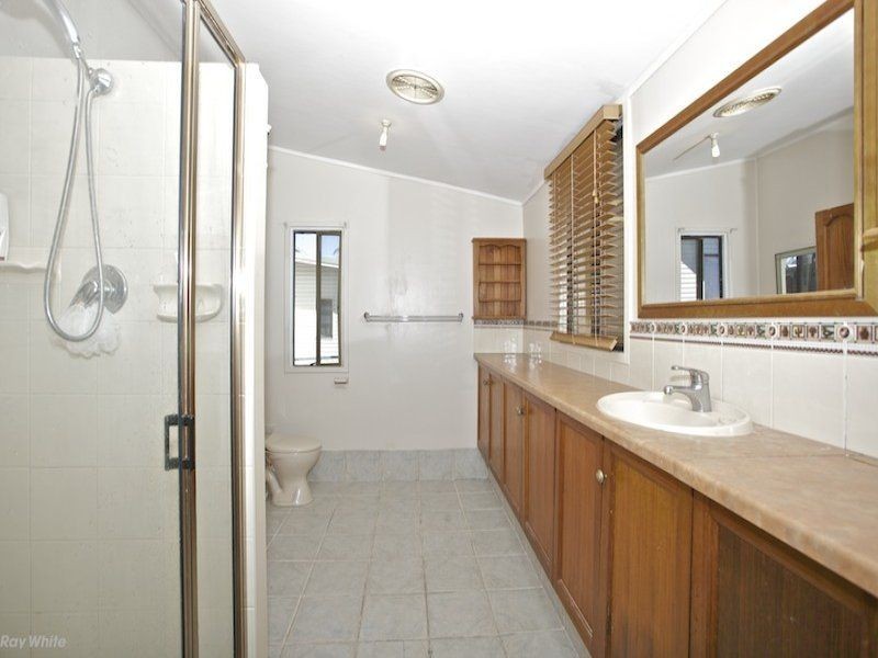 18 Herbert Street, Brighton QLD 4017