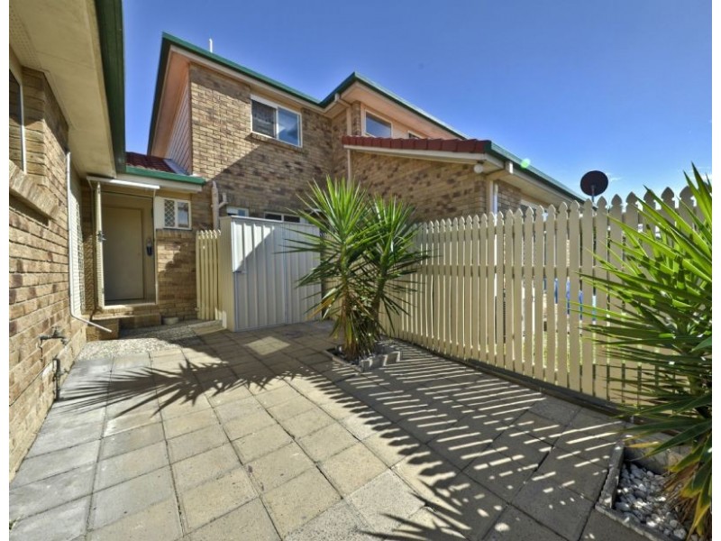 4/4 Wattle Road, Rothwell QLD 4022