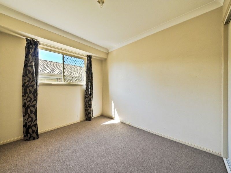 4/4 Wattle Road, Rothwell QLD 4022