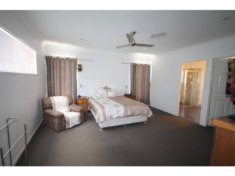 30 Central Avenue, Scarborough QLD 4020