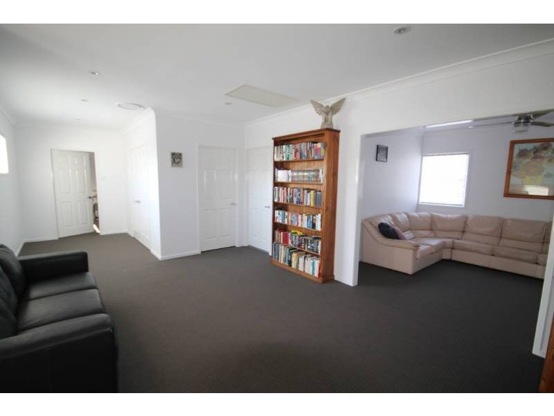 30 Central Avenue, Scarborough QLD 4020