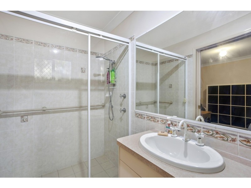 18 Woodland Street, Rothwell QLD 4022