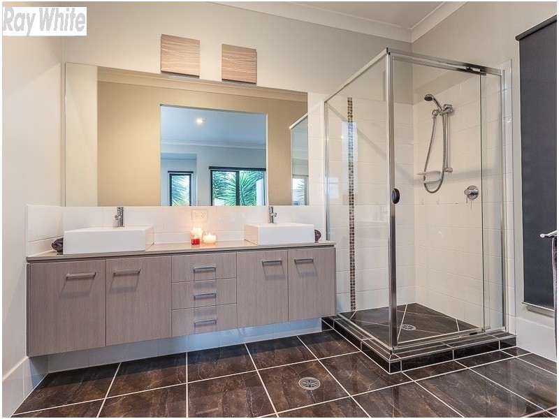 12 Eaton Close, North Lakes QLD 4509