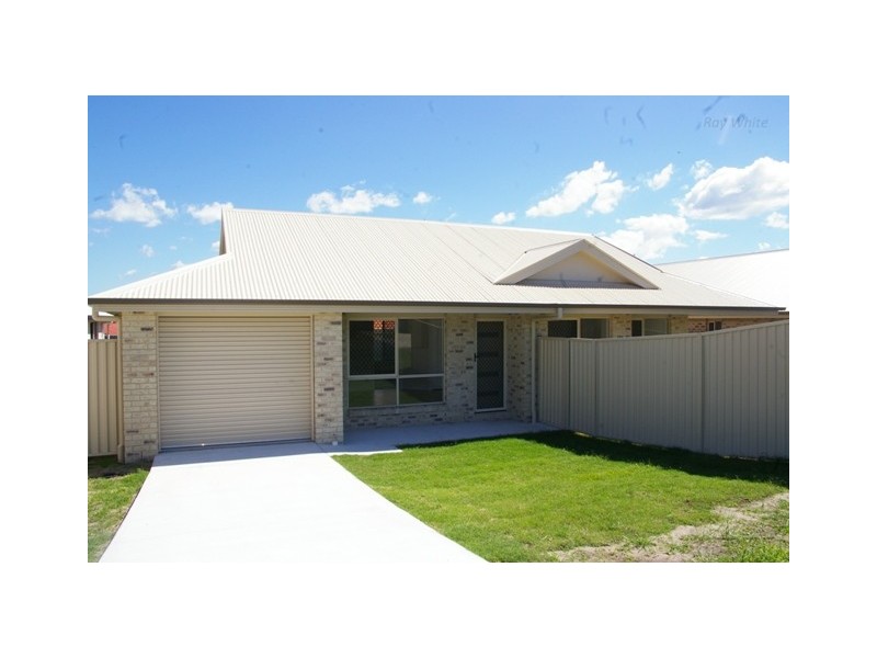 2/1 Lady Bowen Parade, Rothwell QLD 4022